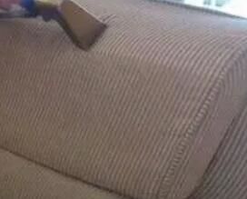 怎么清潔和保養(yǎng)沙發(fā)呢？