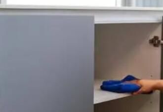 在室內(nèi)進行保潔的時候，要注意什么？